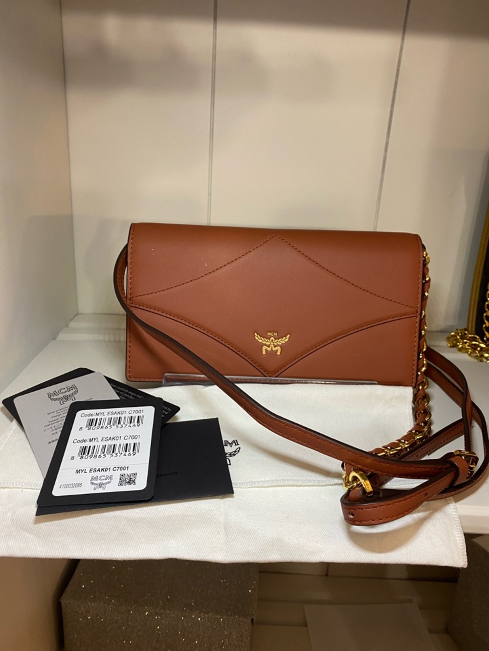MCM Diamond Chain Wallet In Calfskin - Picture 2 of 11
